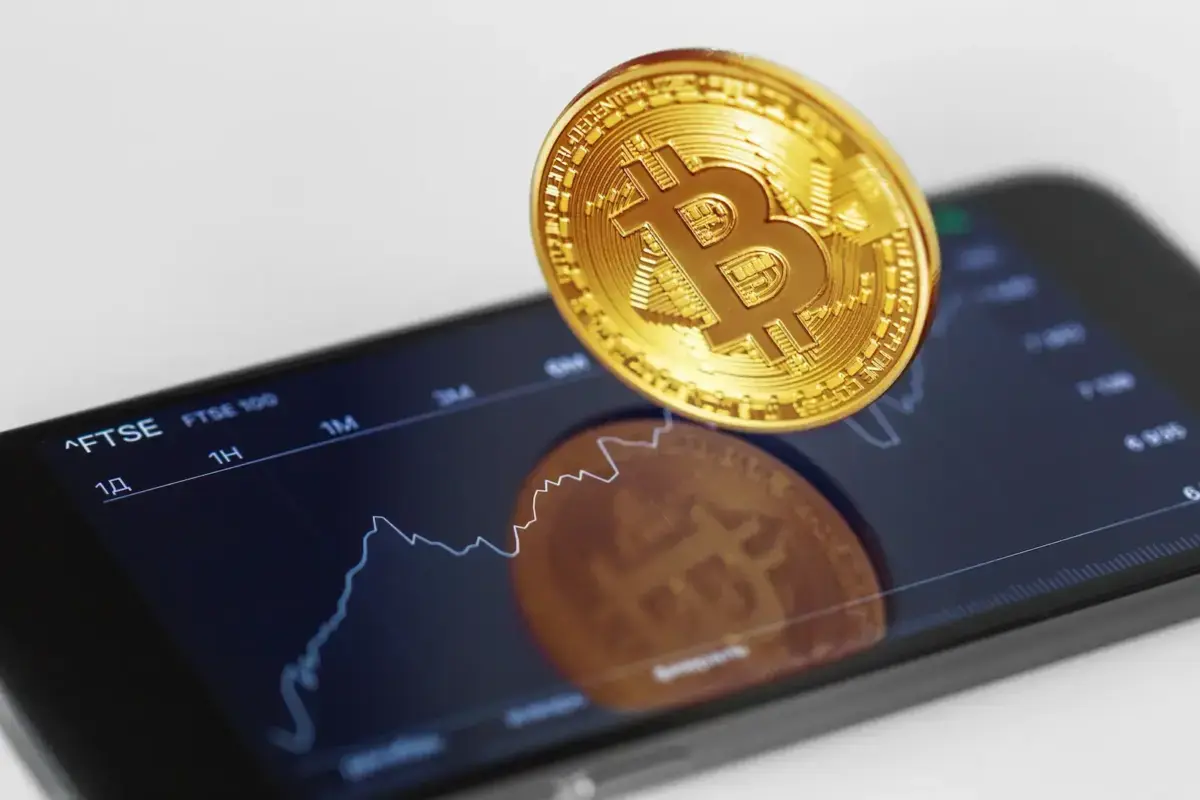 Bitcoin Diprediksi Tembus Hingga $130,000